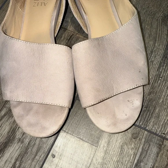 Naturalized Size 7W. Slip on Pre-owned - Picture 5 of 5